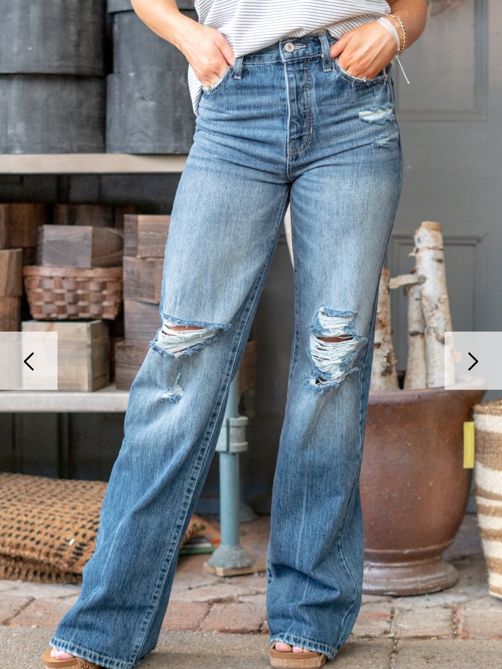 KanCan Rawlins high rise Light Blue Distressed Wide-Leg Jeans, size 26
